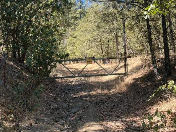 3303 Foots Creek Rd, Gold Hill, OR 97525
