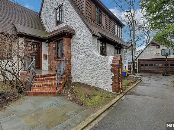 4th image of 300 Churchill Rd