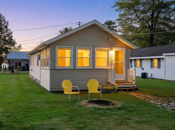 W6070 N Bay Cir, Shawano, WI 54166