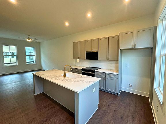 2nd image of 668 Belletrace Cir