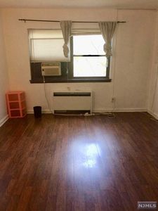 3051 Edwin Ave APT 3H, Fort Lee, NJ, 07024