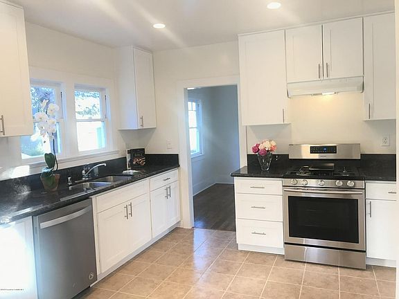 5th image of 799 S Mentor Ave
