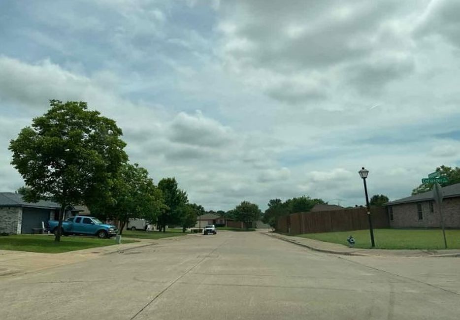 Exterior Neighborhood (street photo)