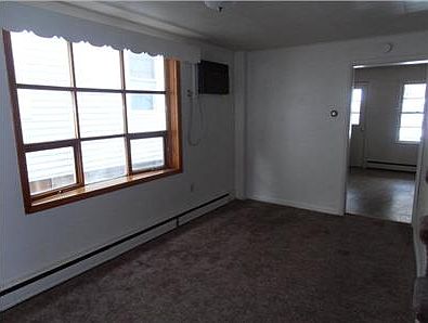 4th image of 454 Laurel St