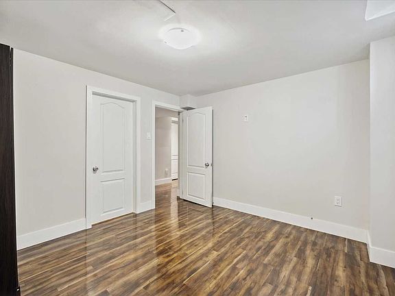3rd image of 234 Billings Cres