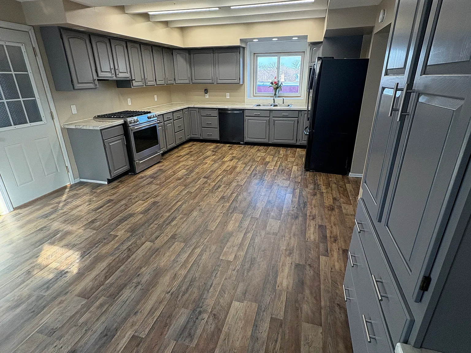 2 bed, 1000 sqft, $1,550 — Photo 1