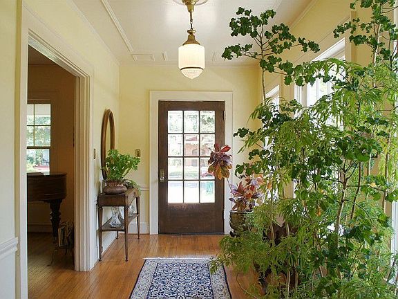 5th image of 2325 Mistletoe Dr