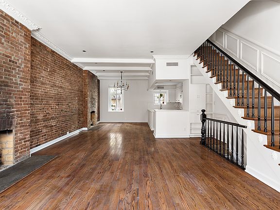 3rd image of 241 Waverly Pl #T