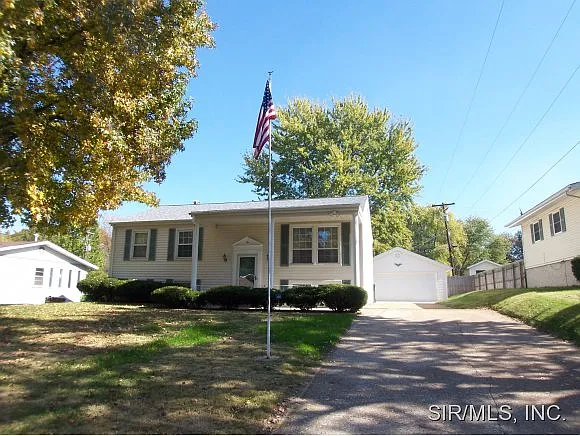10 Eastwood Dr photo 1