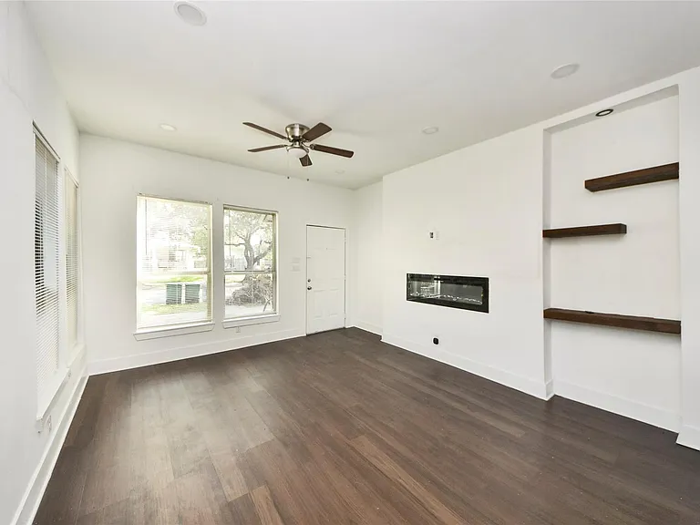 4720 McKinney St — Photo 4