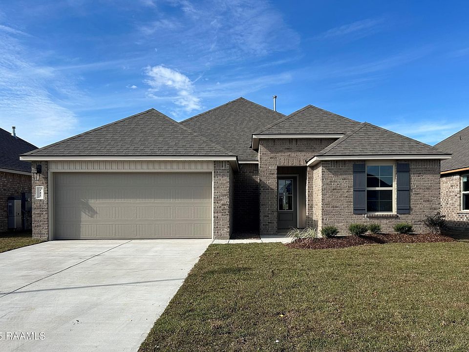 1st image of 142 Cottage Cove Dr
