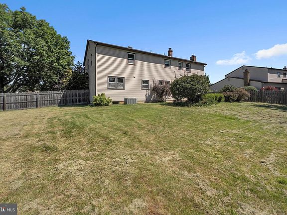 2nd image of 1 Chateau Dr