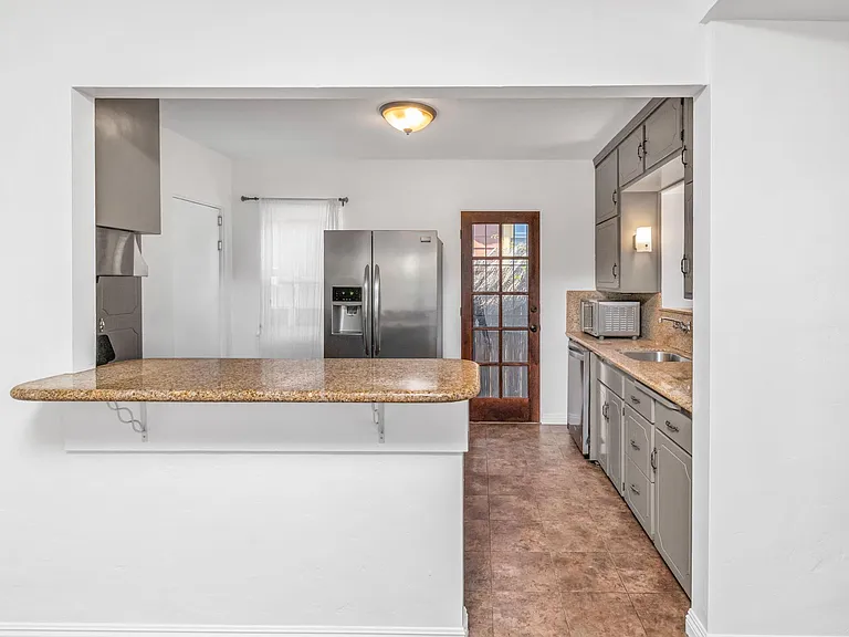 2235 Polk Ave — Photo 10