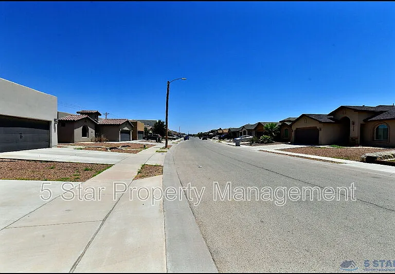 3741 Loma Adriana Dr — Photo 40