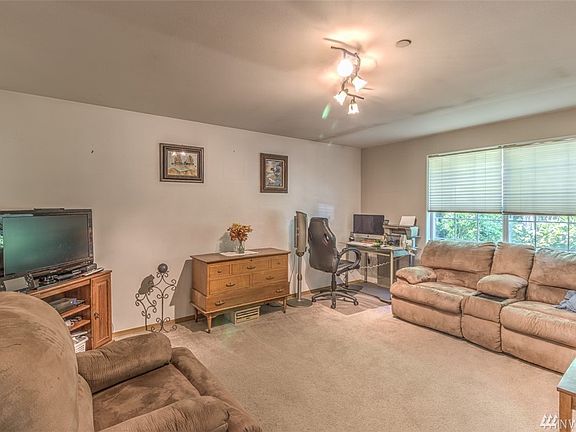 4th image of 15529 Topaz Dr SE