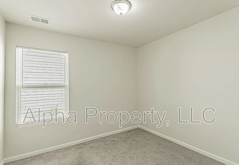 304 Long Grove Ln — Photo 10