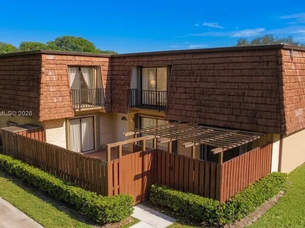 516 5th Ln, Greenacres, FL 33463