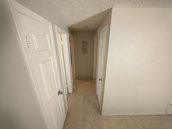 5th image of 561 Laura Ln