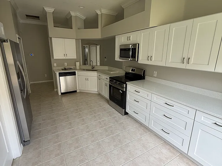 1121 Lumsden Pointe Blvd — Photo 8