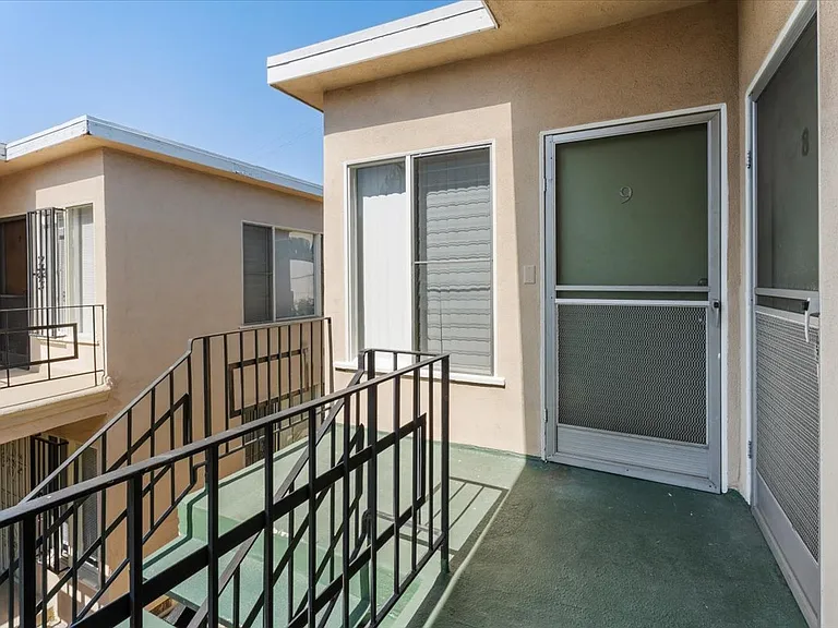 147 N La Peer Dr #9 — Photo 3