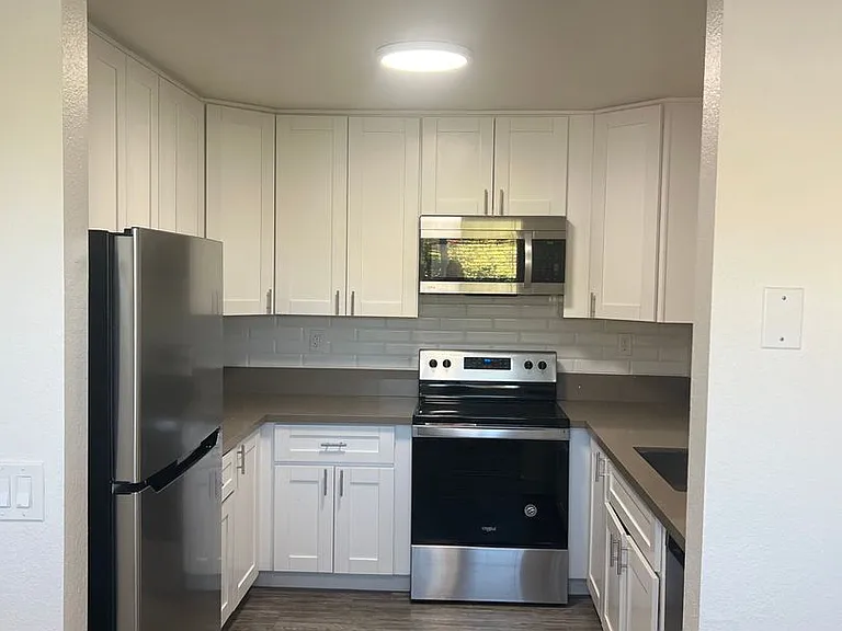 FH - Hilltop Apartments — Photo 43