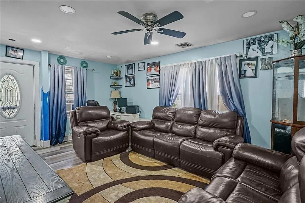 4 bed, 2.0 bath, 1120 sqft, $2,600 — Photo 2