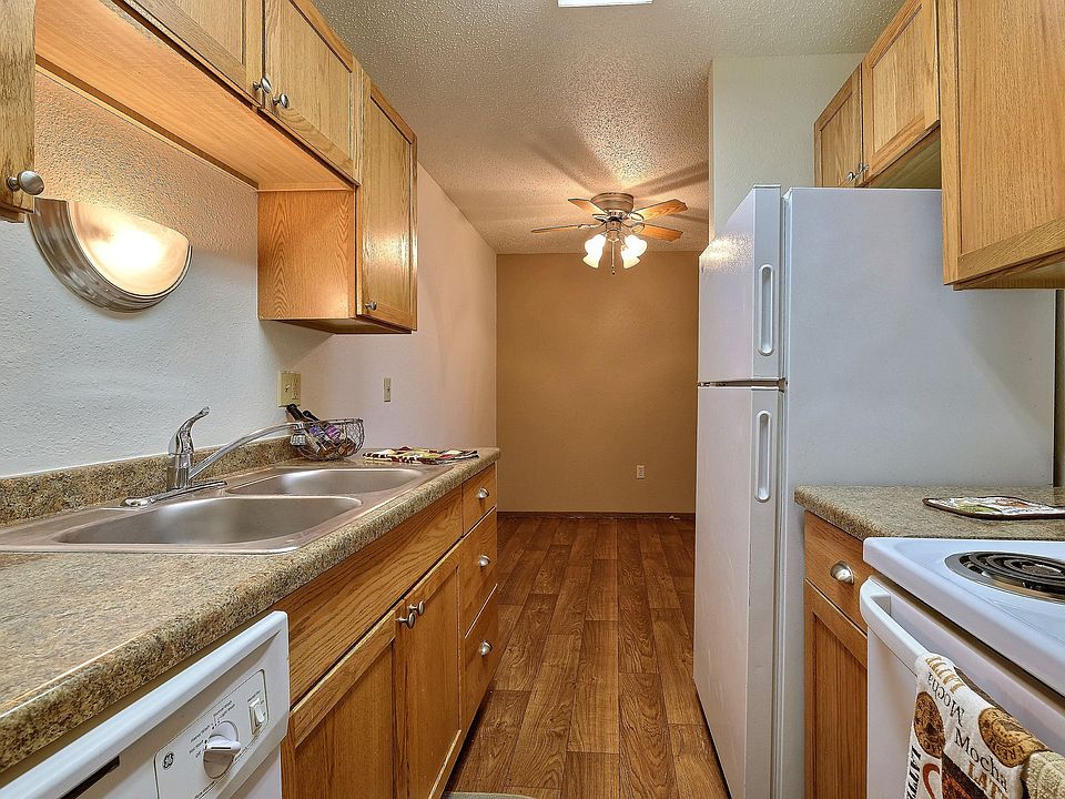 Fargo, Pacific Park II Apartments | Kitchen