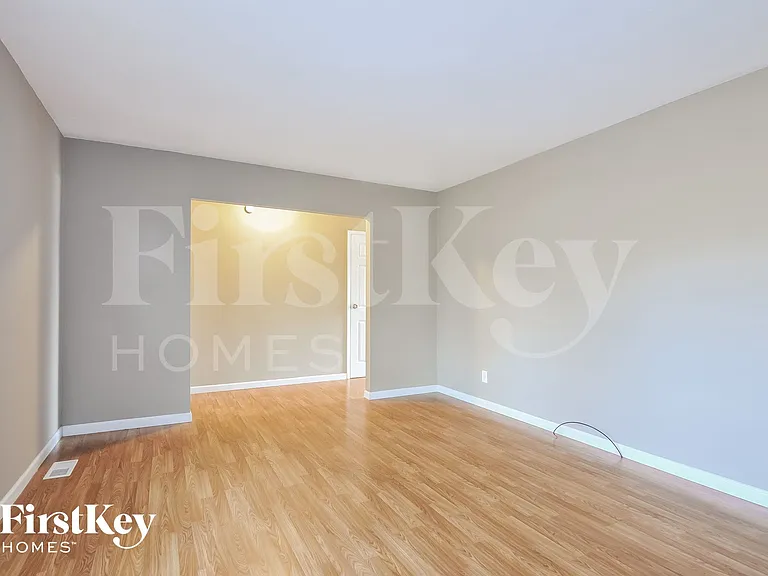 2064 Aristocrat Dr — Photo 3