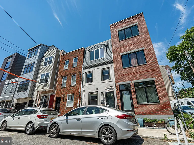 1705 Montrose St — Photo 3