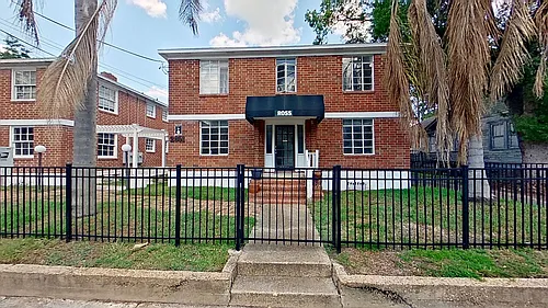 2851 College St Photo 1