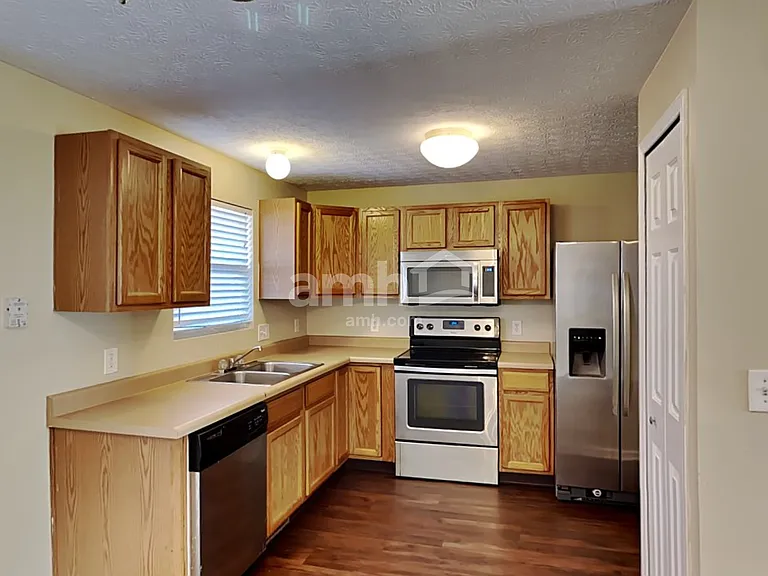 456 Kathryn Dr — Photo 3