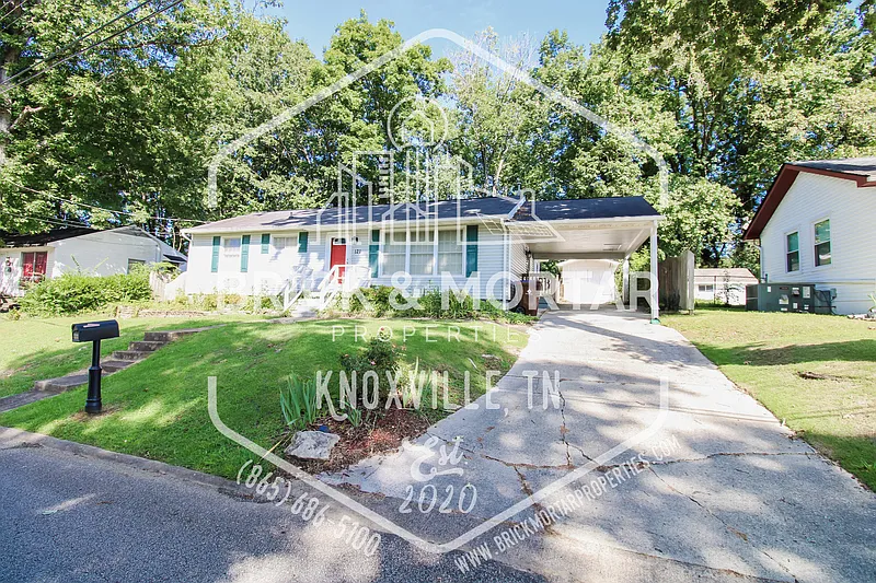121 E Arrowwood Rd