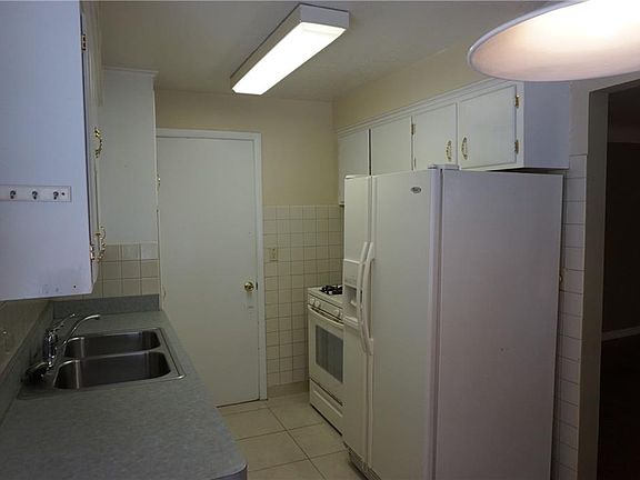 4th image of 1571 Olivewood Ave