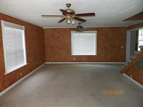 4th image of 321 N Park St