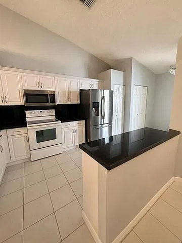 2 bed, 1246 sqft, $2,750 — Photo 4