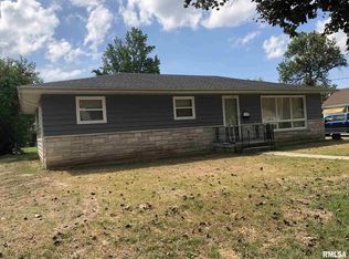 705 N Maple St, Benton, IL 62812