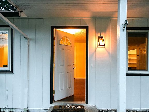4th image of 3613 NE 135th Ave W