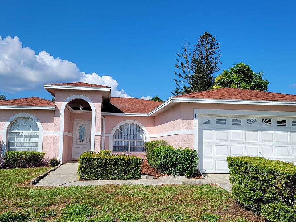 Front view of home