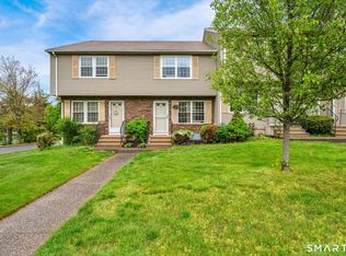 8 Countryside Ln #5, Middletown, CT 06457