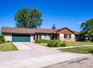 943 6th Ave NE, Valley City, ND 58072