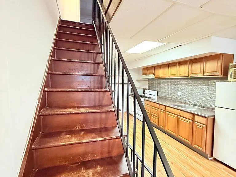 7 W 24th St #1 — Photo 1