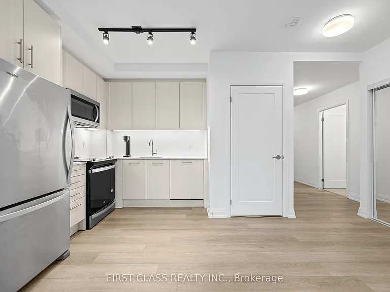 286 Main St #Penthouse 1 — Photo 6