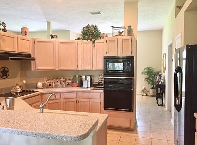 2nd image of 402 NW Emerald Lakes Dr