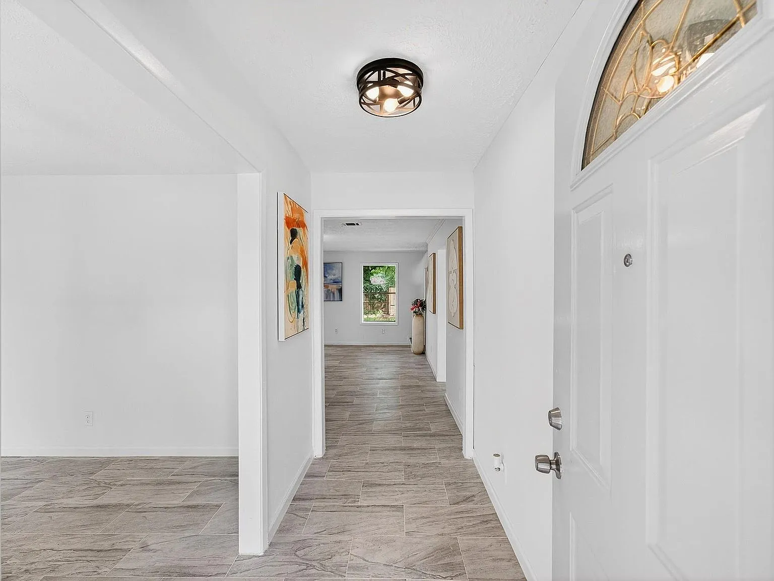 Updated 4-Bed Home, Big Backyard, 2-Car Garage, Minutes from Hardy Toll Rd — Photo 4