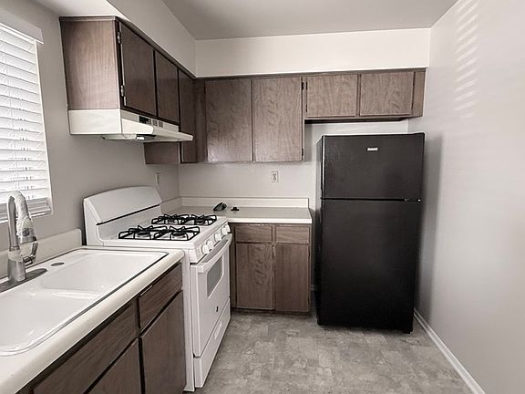 3rd image of 270 W Elmwood Ave #G