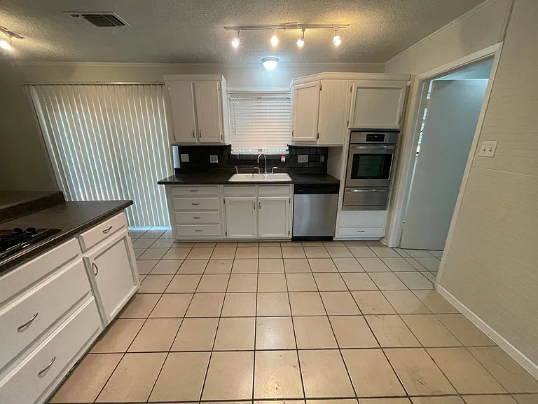 2823 Norwood Ln — Photo 29