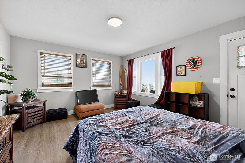 5th image of 705 E Dearborn Avenue