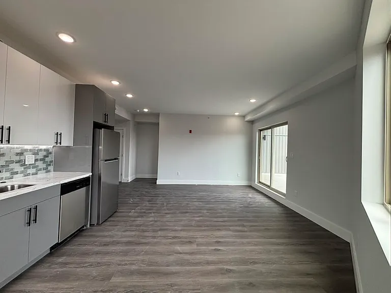 675 N 41st St #7 — Photo 3