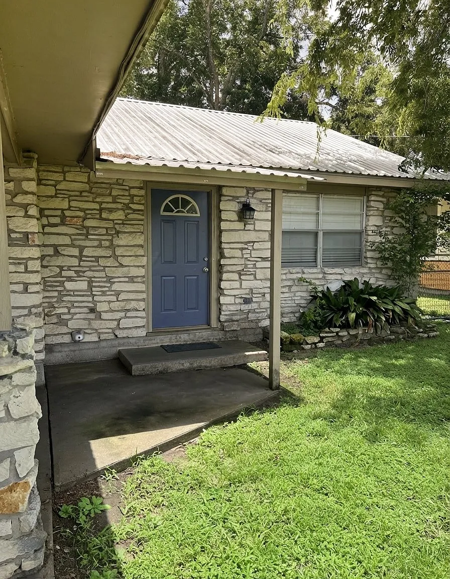 417b North Street — Photo 1