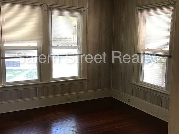 3rd image of 408 N Hyde Park Ave